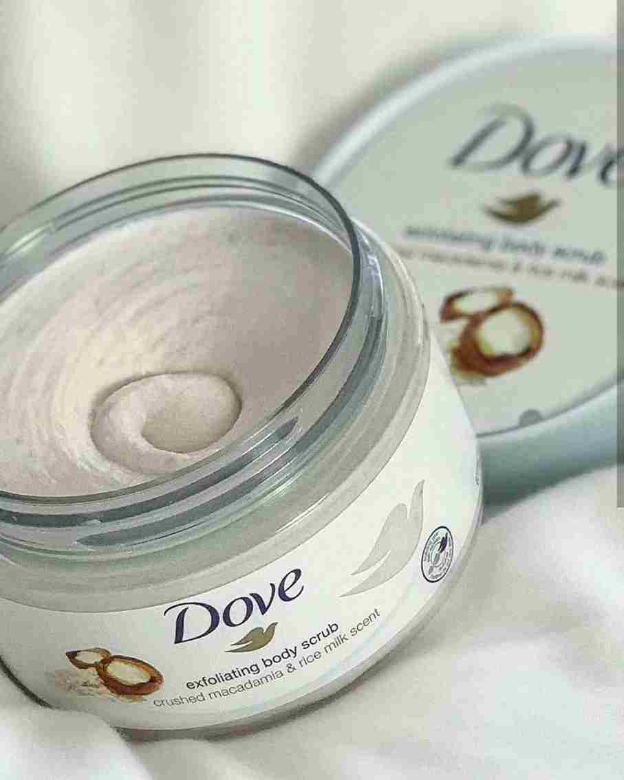 DOVE EXFOLIATING BODY SCRUB (CRUSHED MACADAMIA & RICE MILK) 225ml image 0