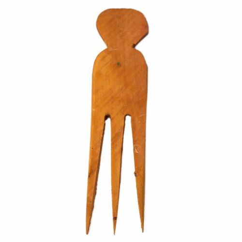 WOODEN CUTTING COMB image 0
